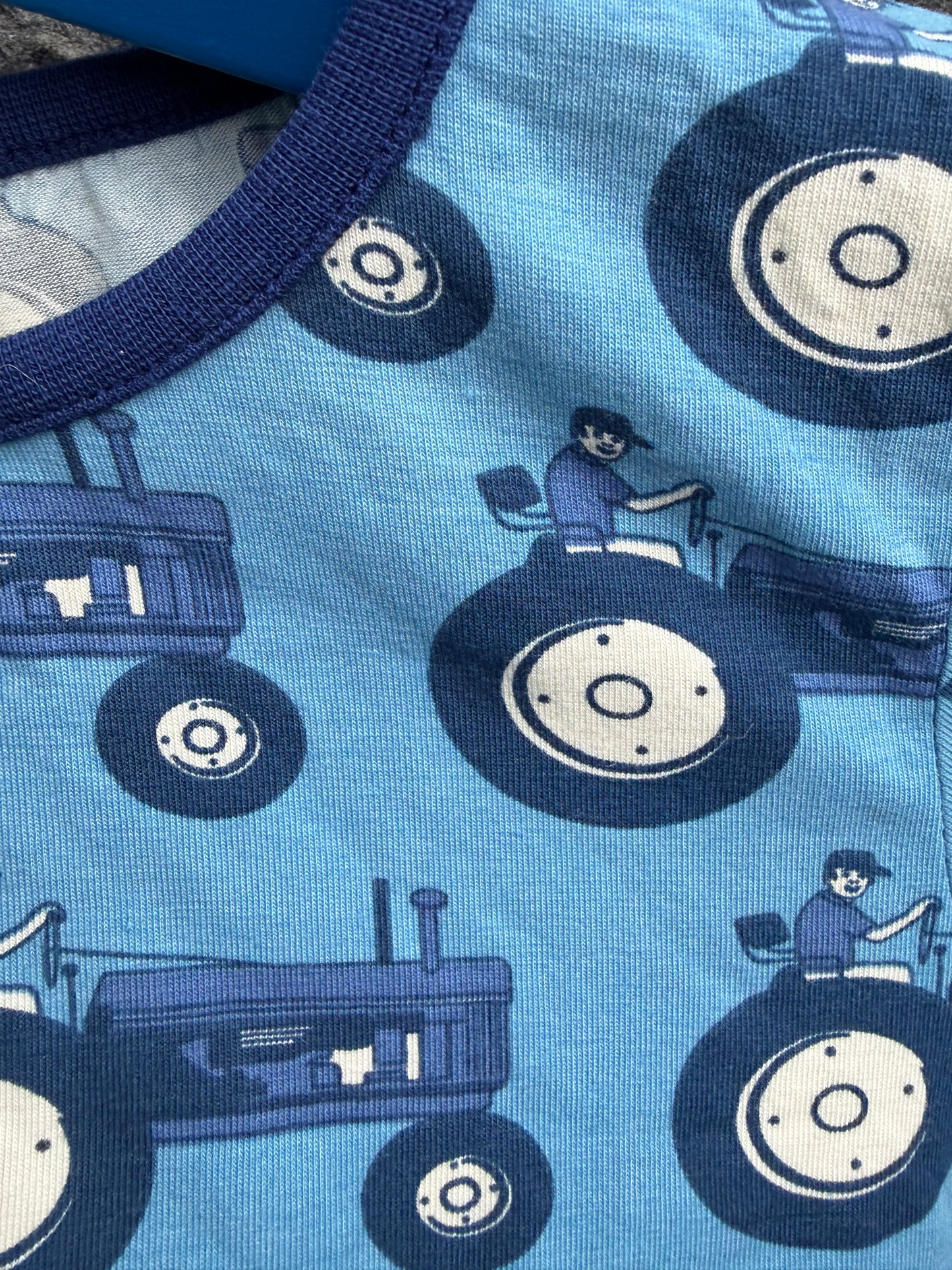 Tractors blue T-shirt  5-6y (110-116cm)