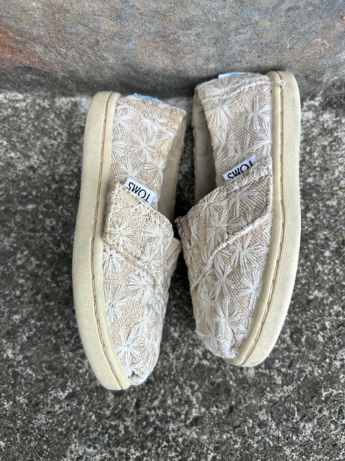 Beige&gold slip on toms   uk 4 (eu 20)