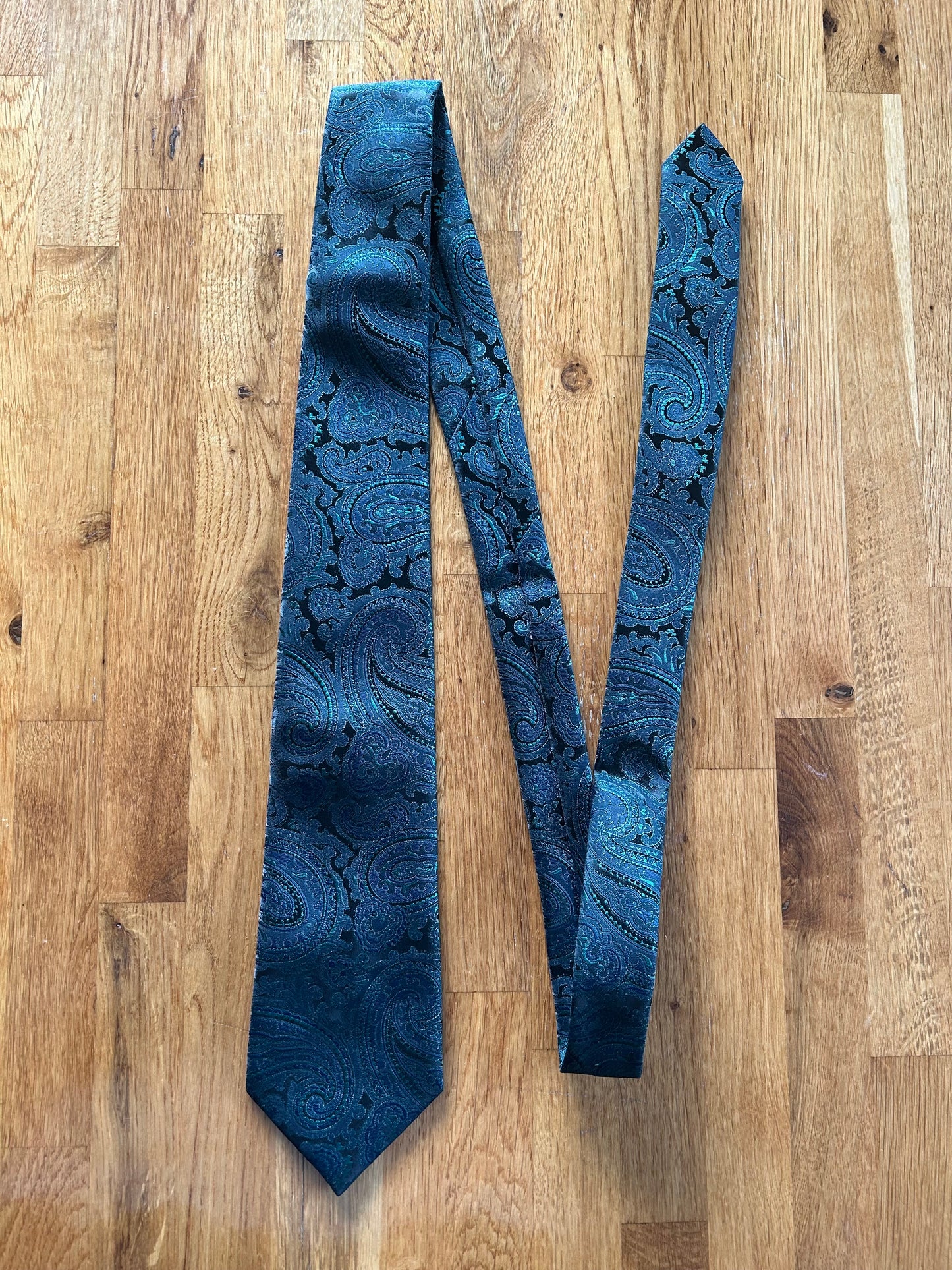 Green paisley tie