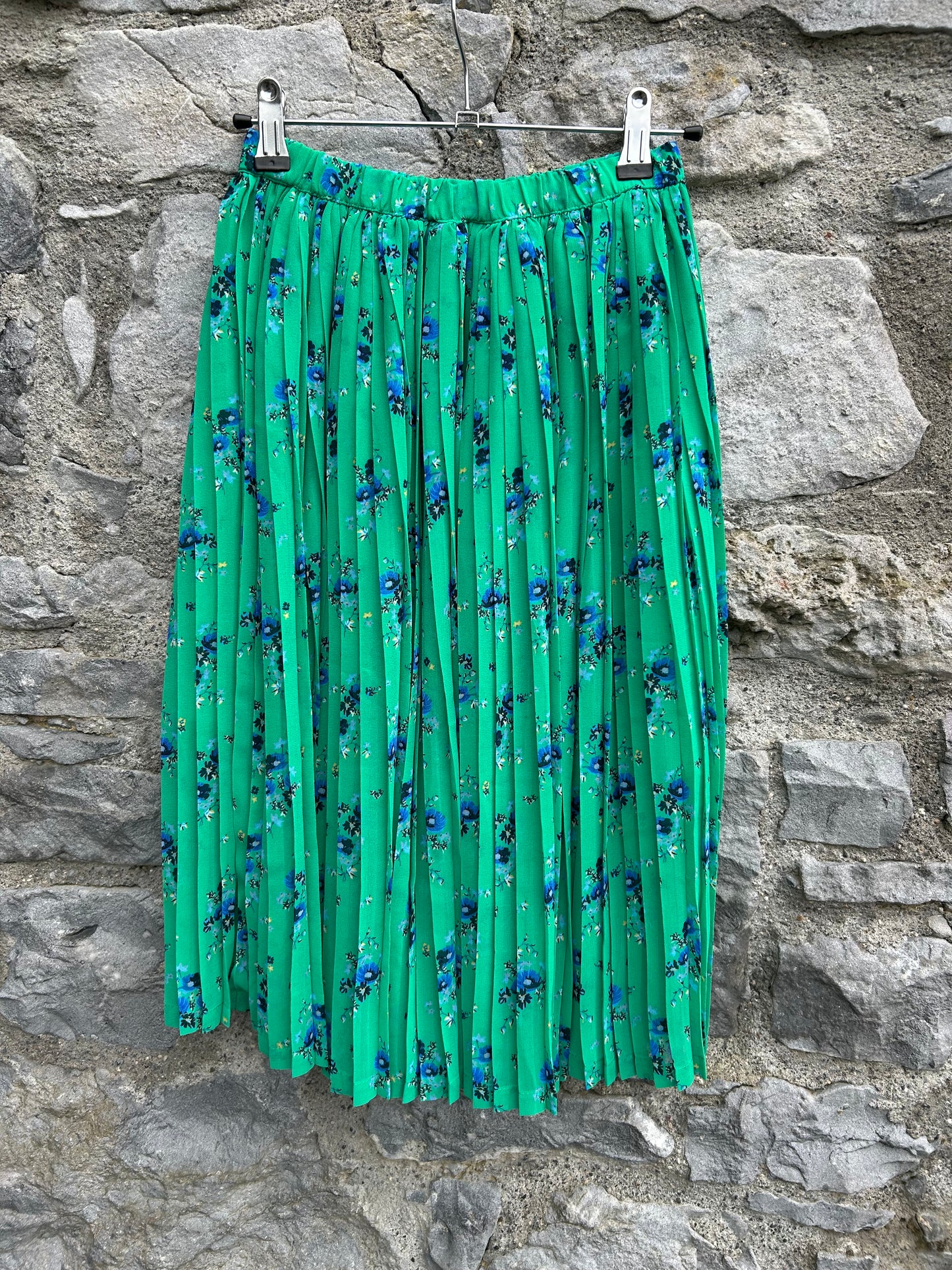 Green floral pleated skirt  9y (134cm)