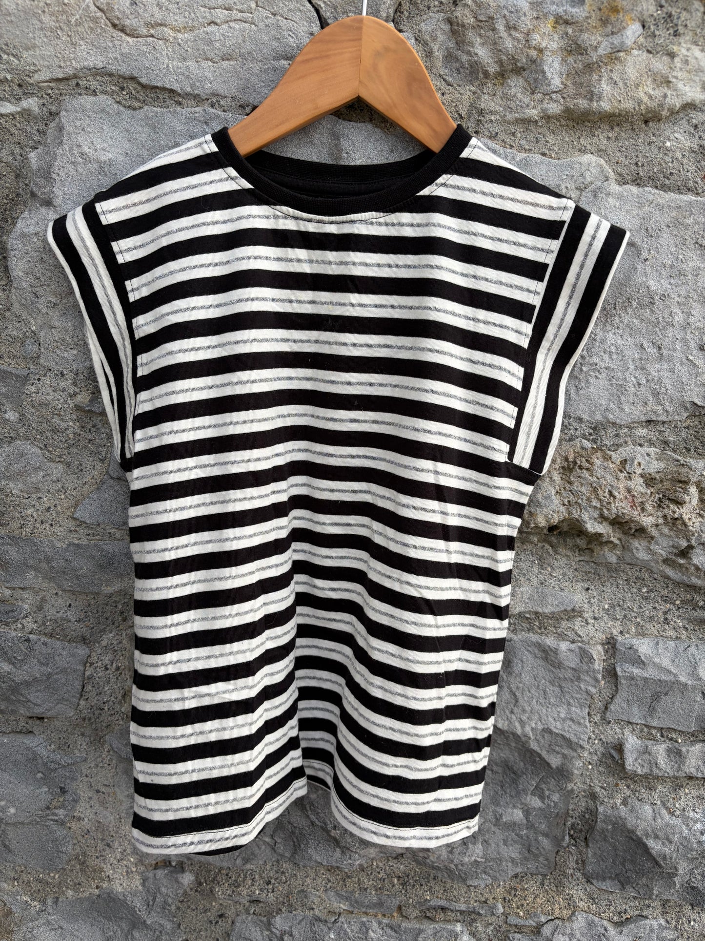 Black&white stripy top  8-9y (128-134cm)