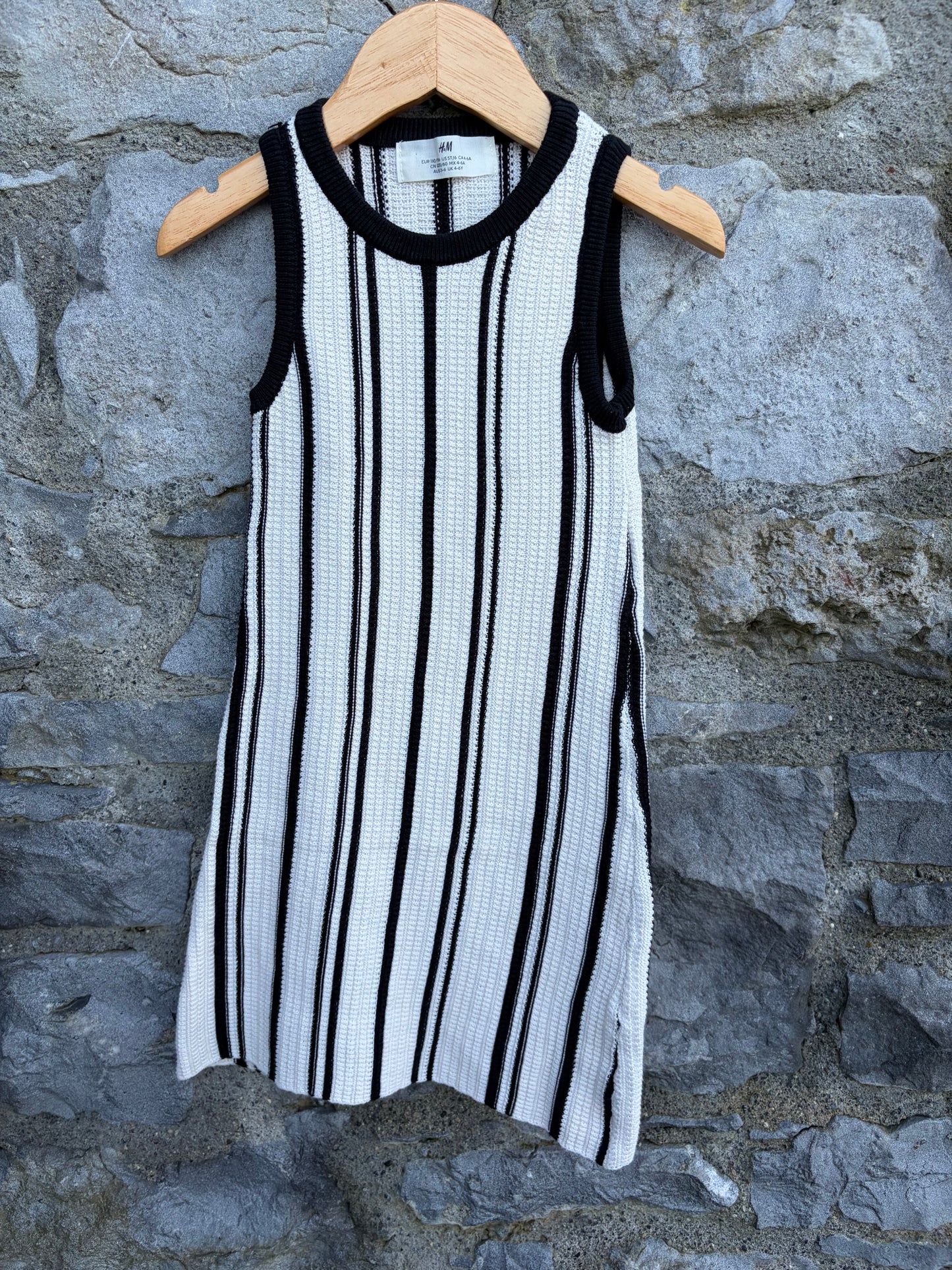 Black&white stripy sleeveless dress  5-6y (110-116cm)