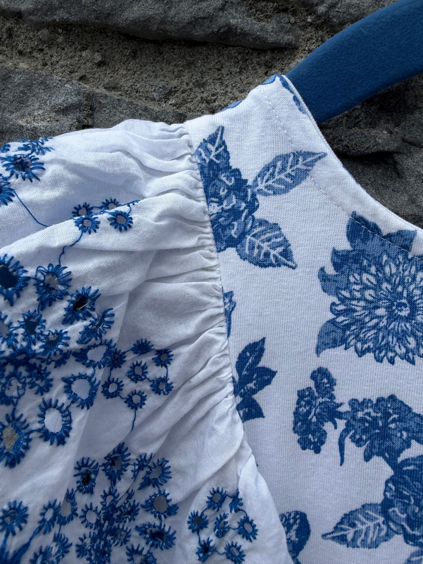 Blue flowers dress  4-5y (104-110cm)