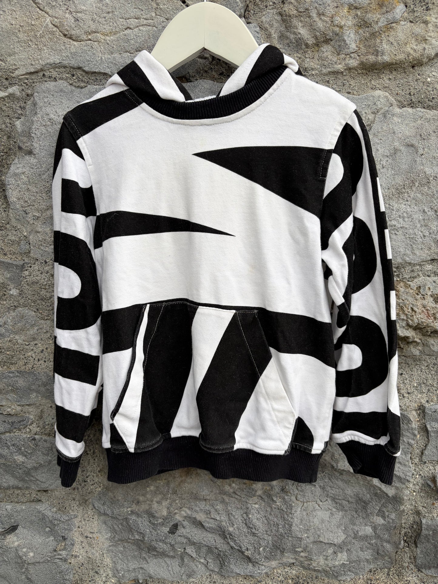 Black&white graphic print hoodie  4-5y (104-110cm)