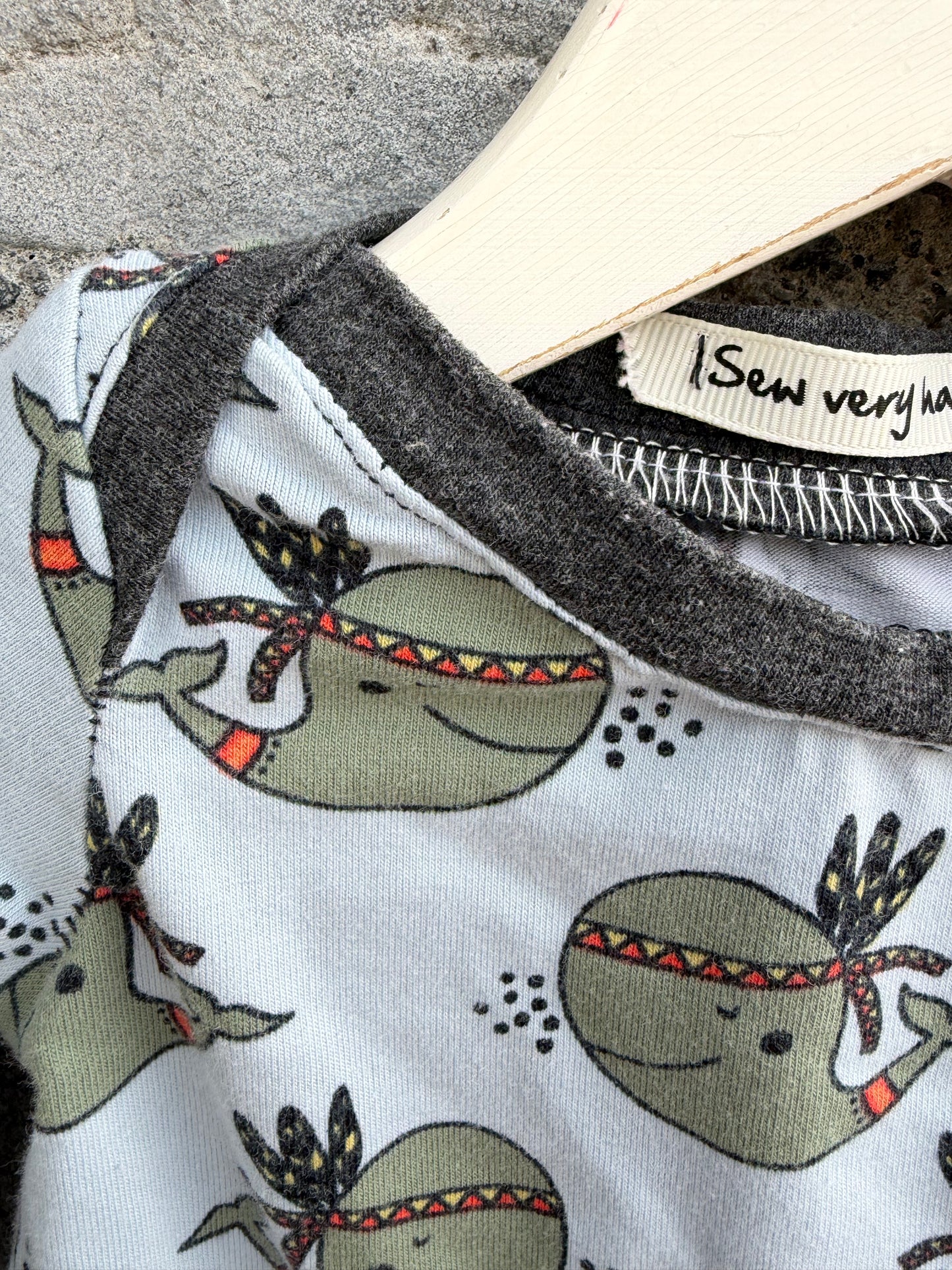 Whales grey top 0-3m (56-62cm)