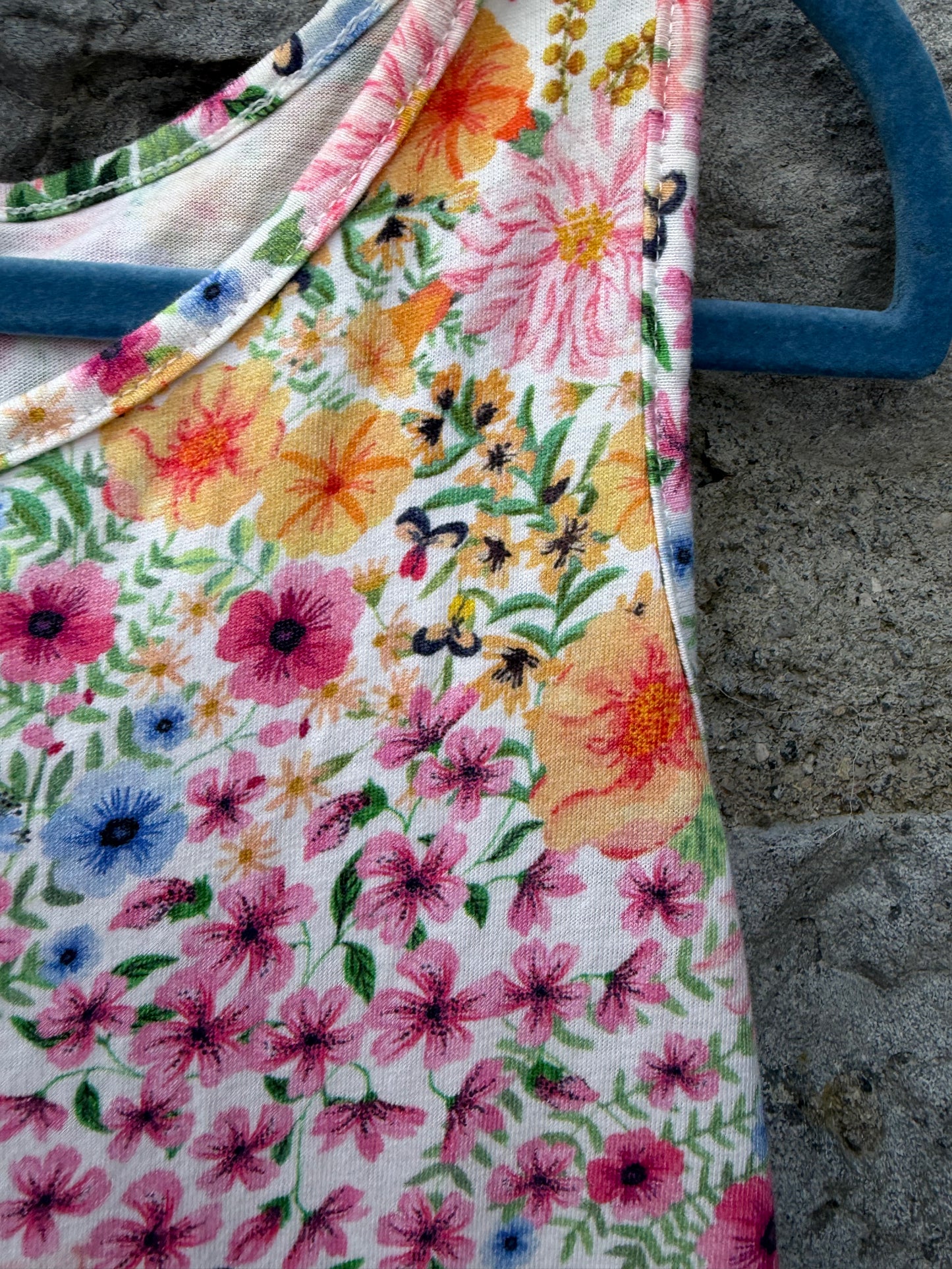 Colourful summer flowers dress 9-10y (134-140cm)