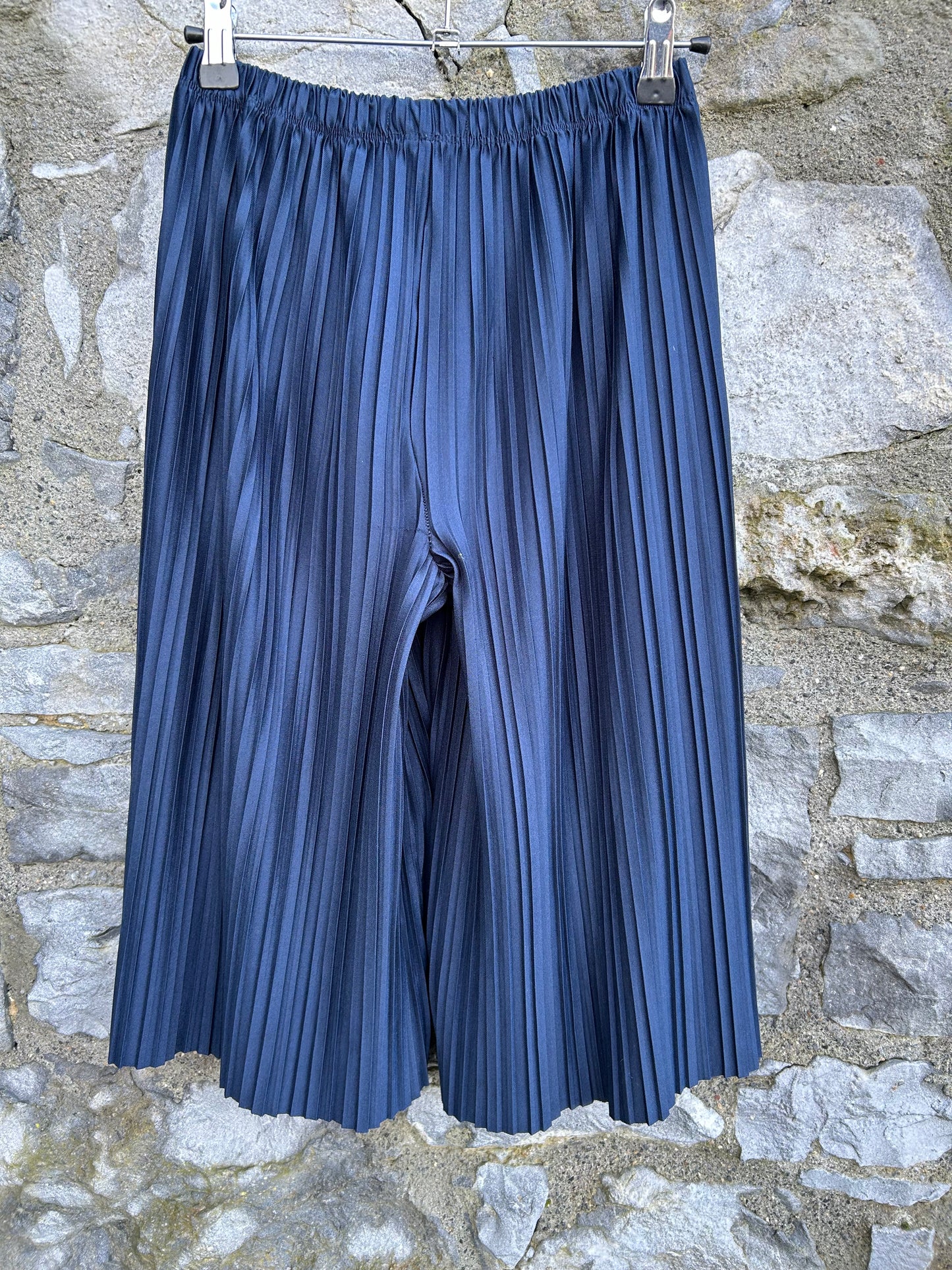 Navy pleated culottes  8-9y (128-134cm)