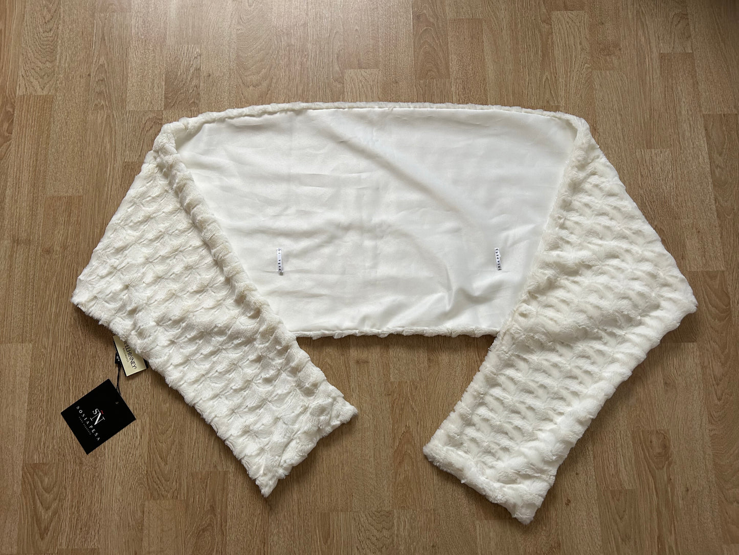 White fury shawl