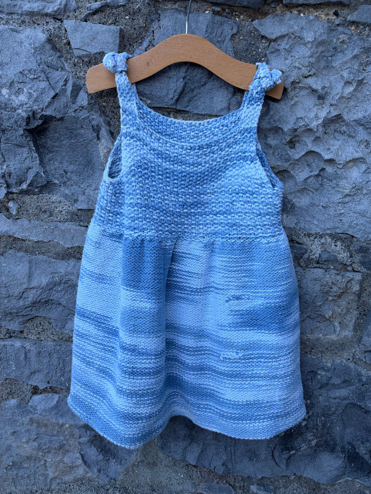 Blue knitted pinafore  4-5y (104-110cm)