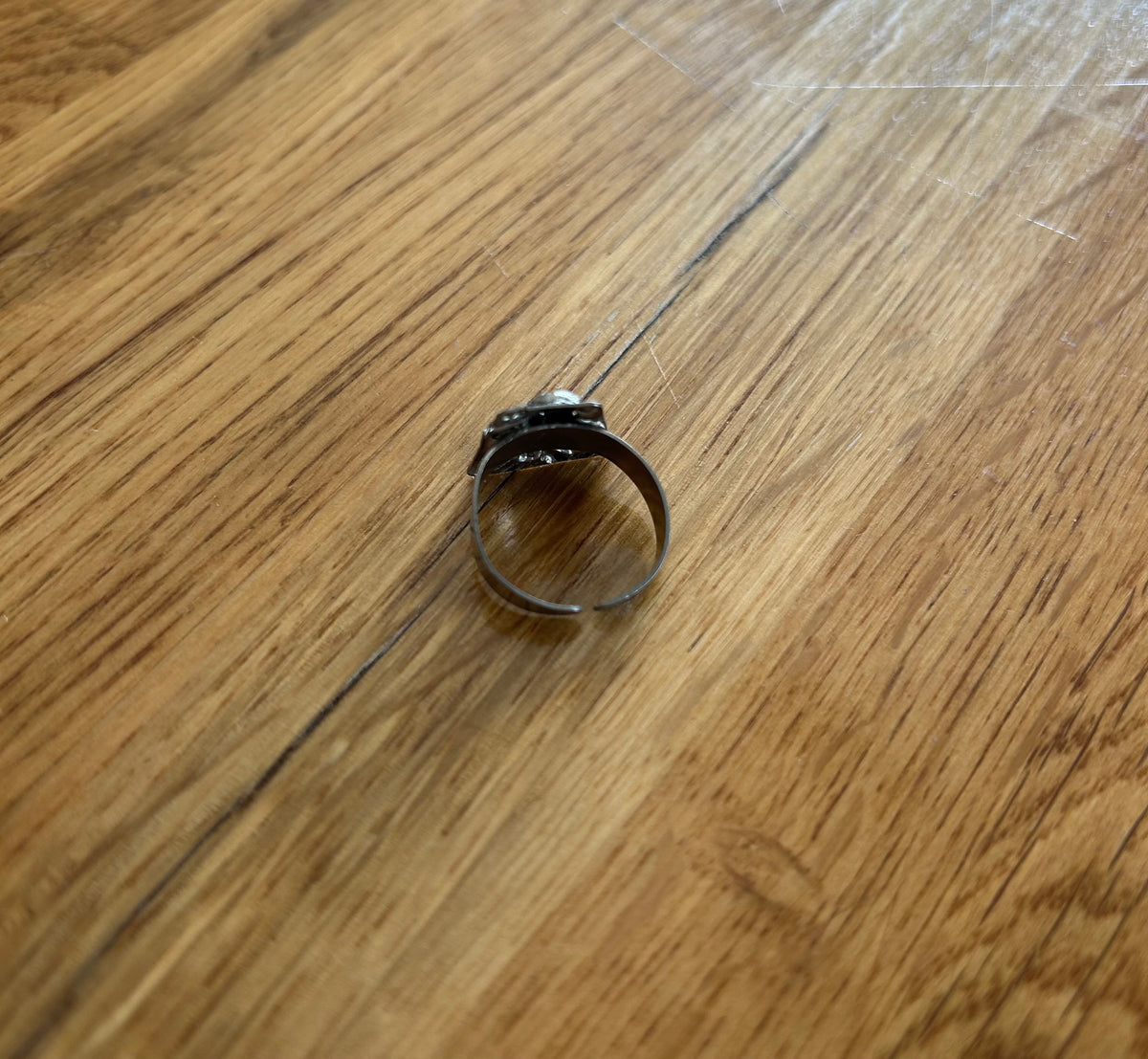 Bee adjustable ring