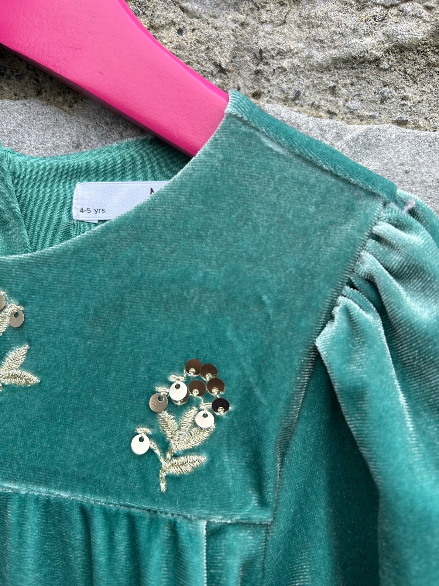 Green velvet tiered dress  4-5y (104-110cm)