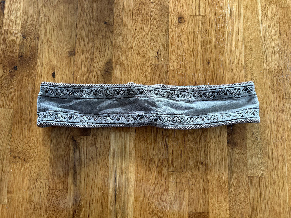 Dark beige velvety belt