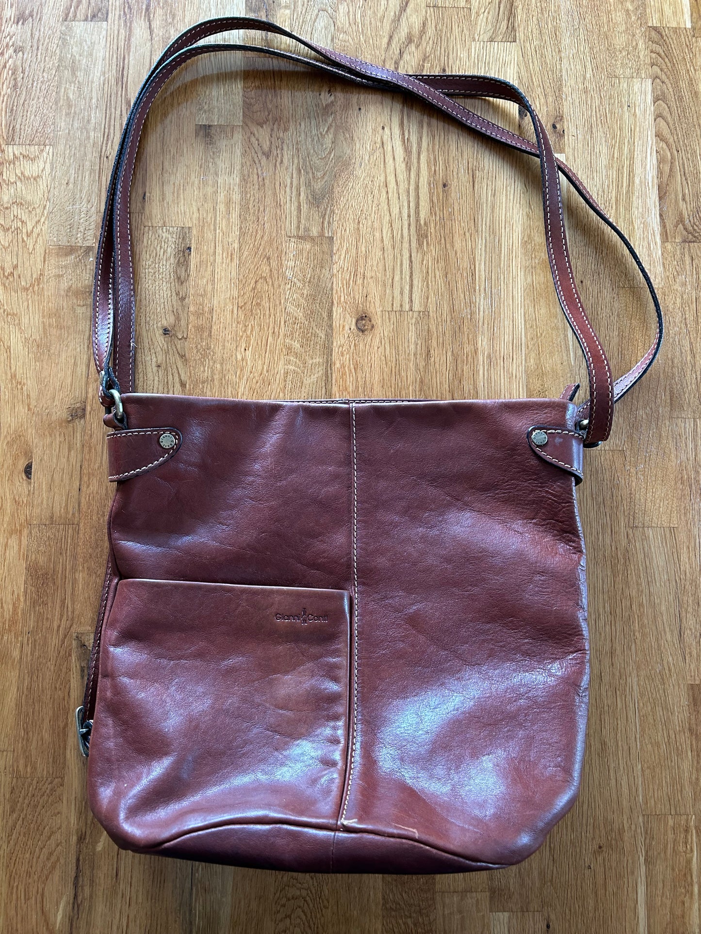Brown pockets leather bag