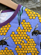 Load image into Gallery viewer, Bees purple T-shirt  9y (134cm)
