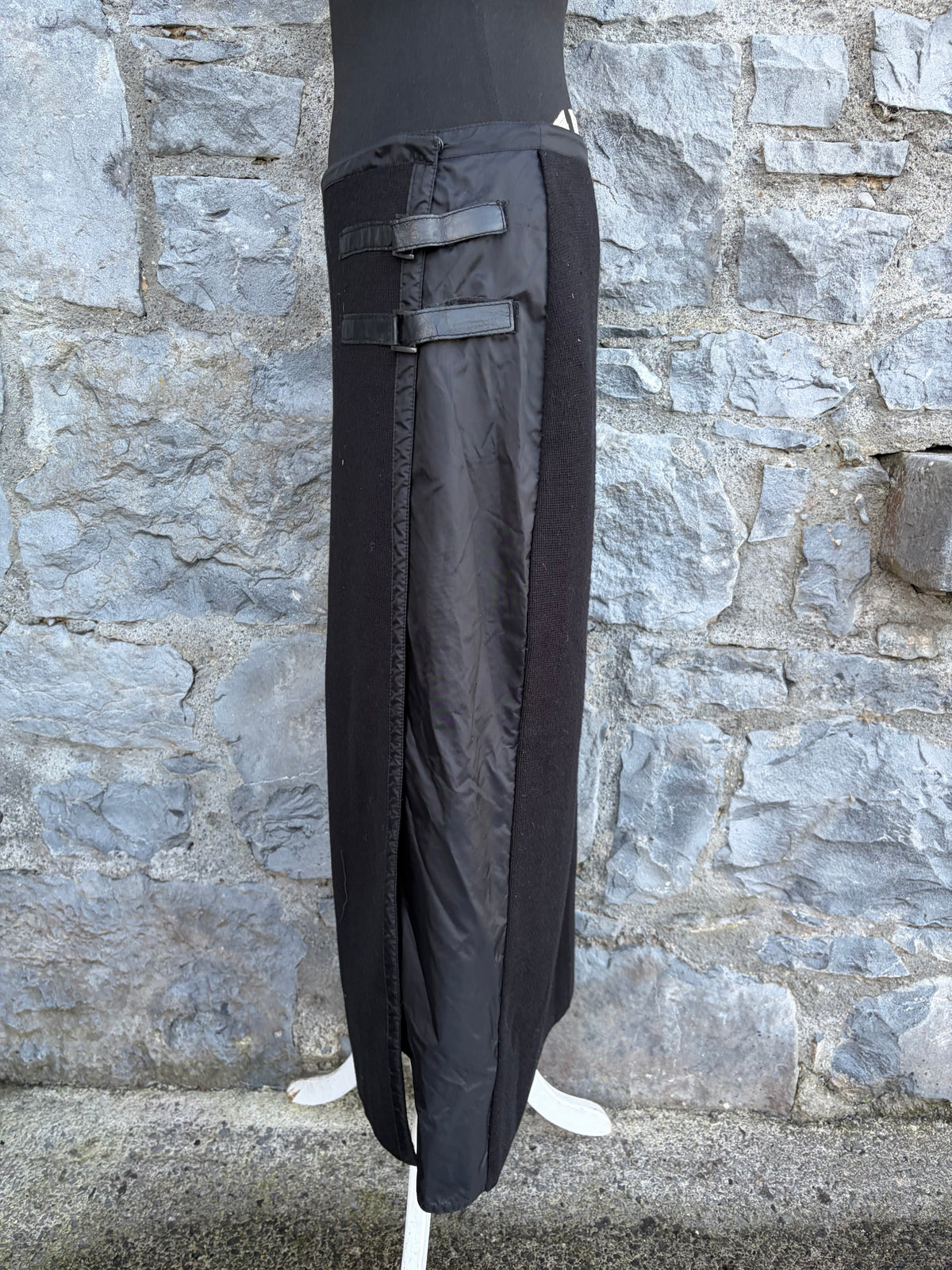 Black woolly skirt with side pocket uk 12