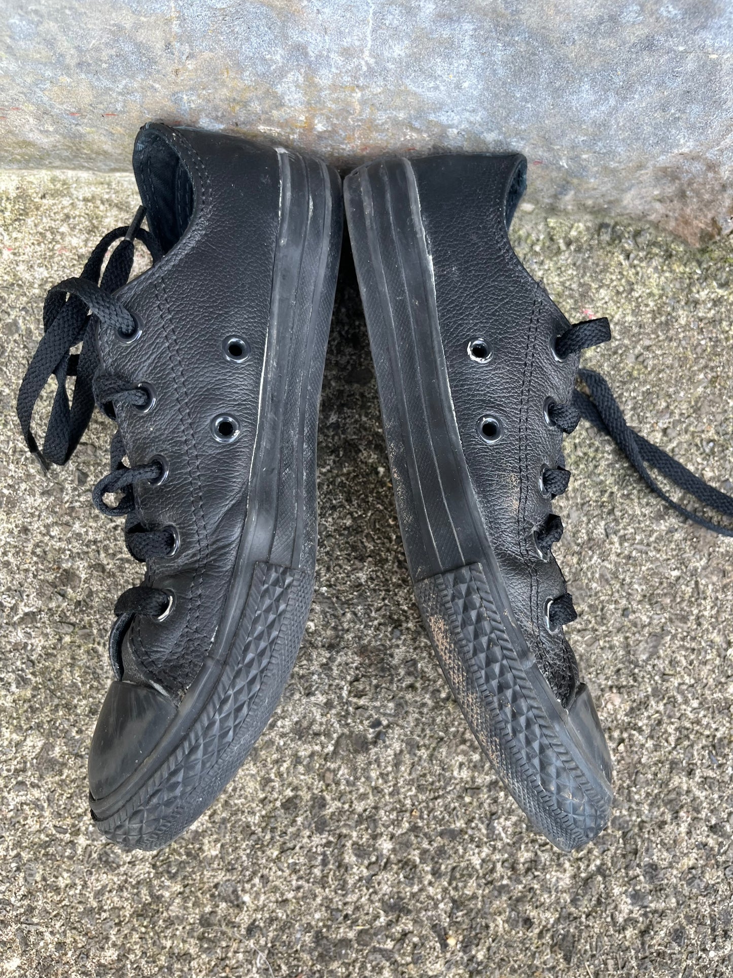 Black leather converse  uk 2 (eu 34)