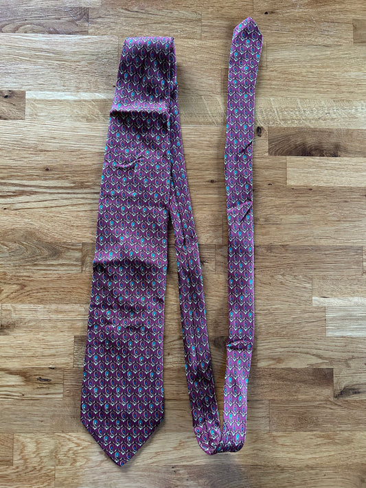 Maroon pattern tie