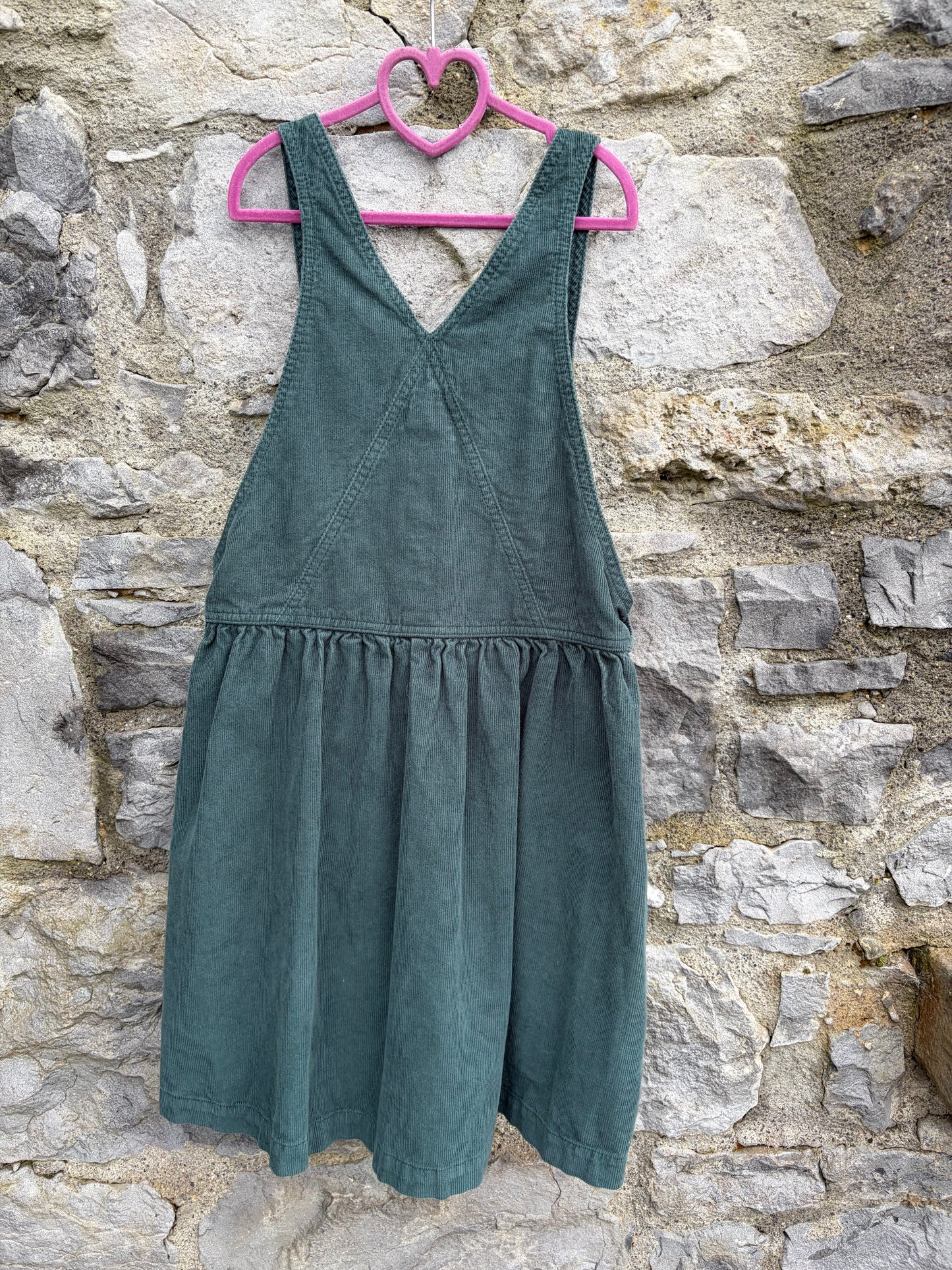 Green cord pinafore  9y (134cm)