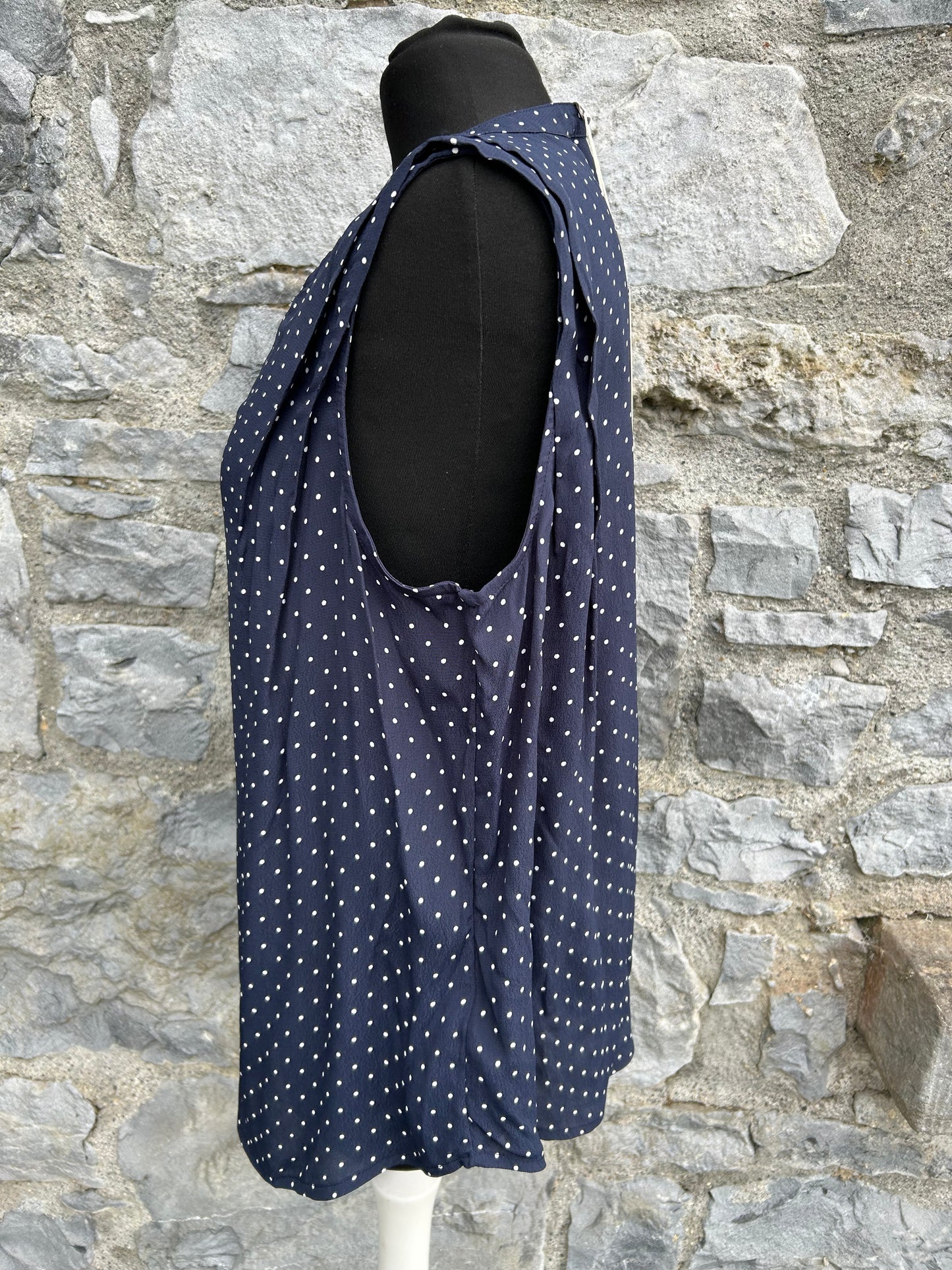 Navy spotty top uk 16-18