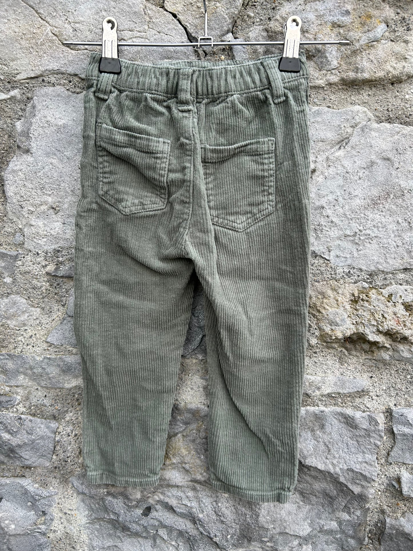 Khaki cords 18-24m (86-92cm)