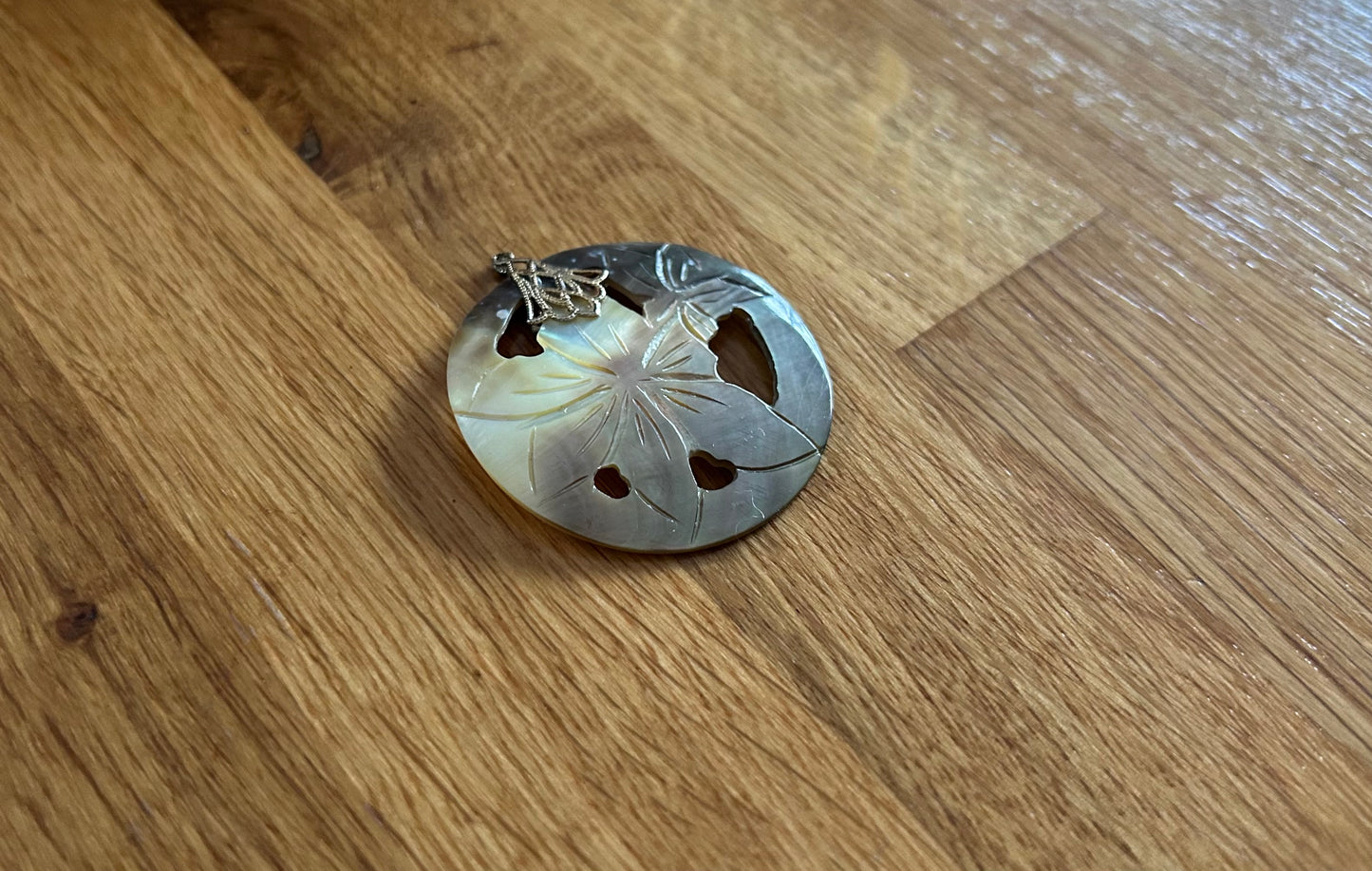 Mother of pearl pendant