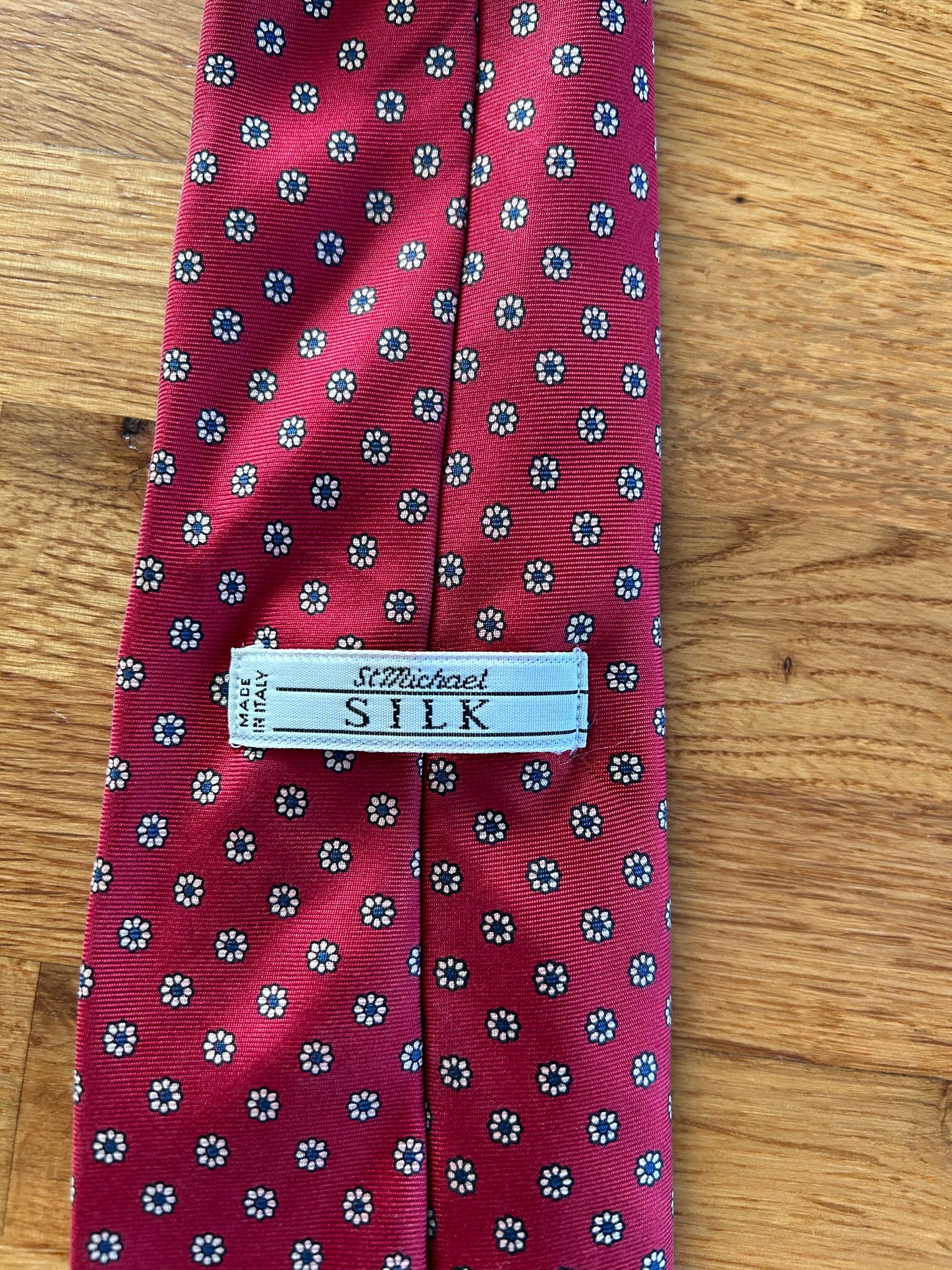 Tiny flower silk tie