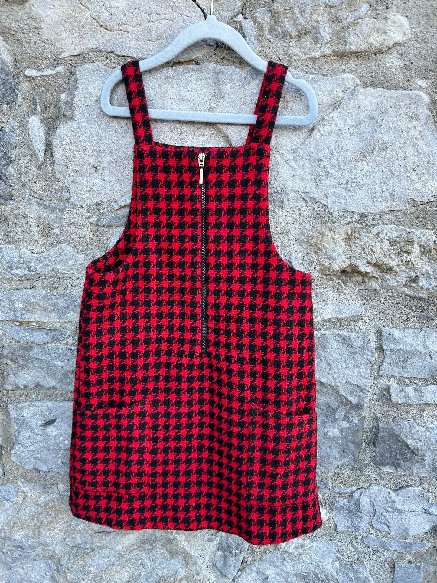 Red&black herringbone pinafore   8-9y (128-134cm)