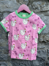 Load image into Gallery viewer, Swan queen pink T-shirt   3-4y (98-104cm)
