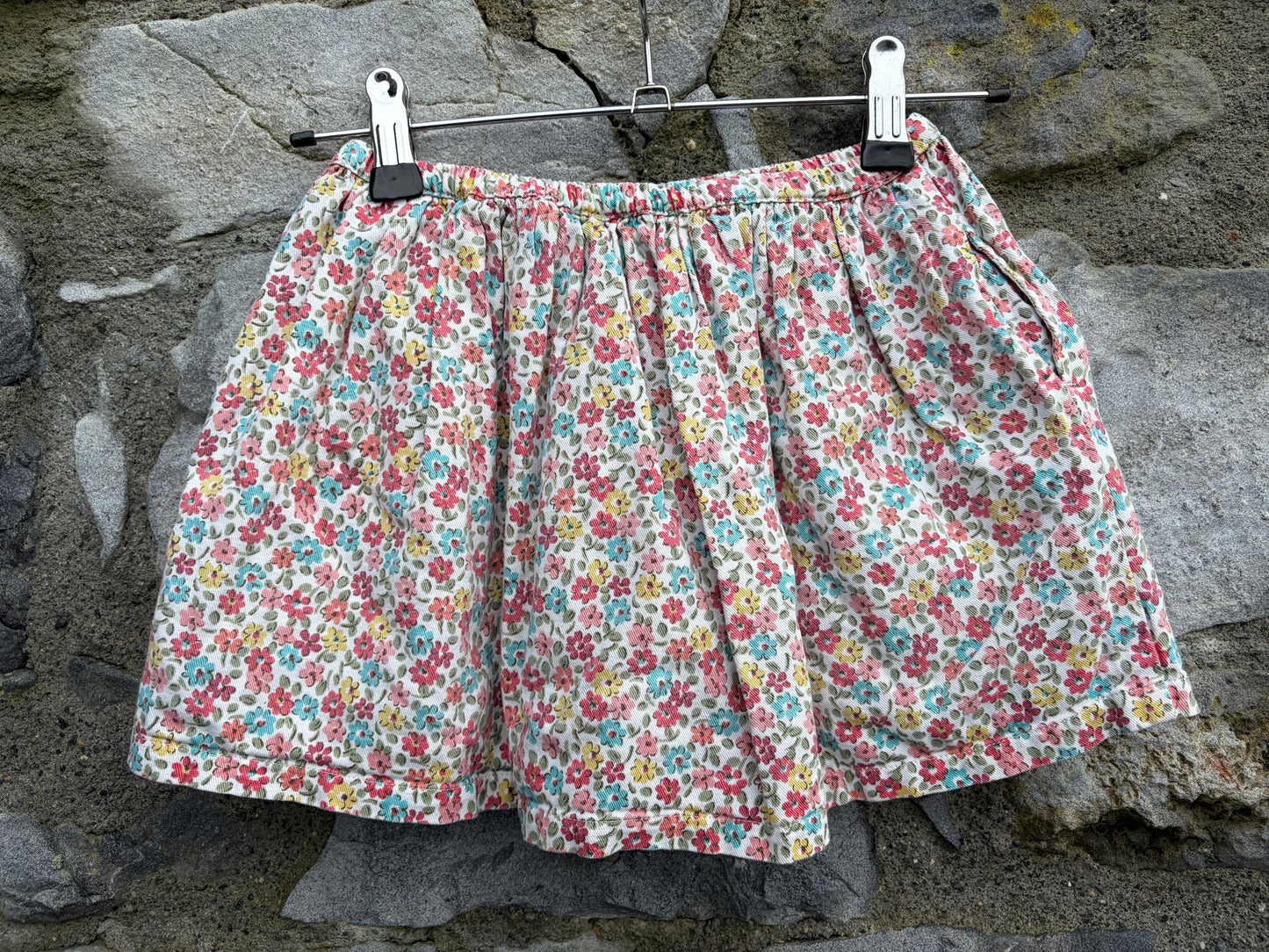 Colourful flowers skirt  3-4y (98-104cm)