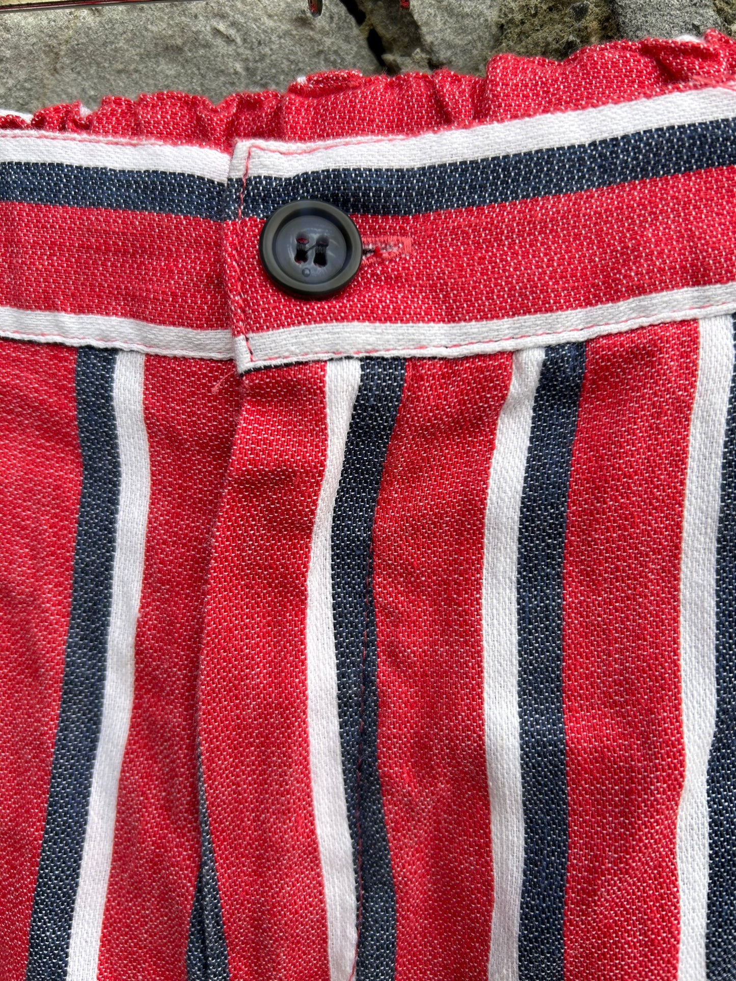 Red stripy shorts 5-6y (110-116cm)