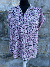 Load image into Gallery viewer, 90s pink flowers shirt uk 12-14
