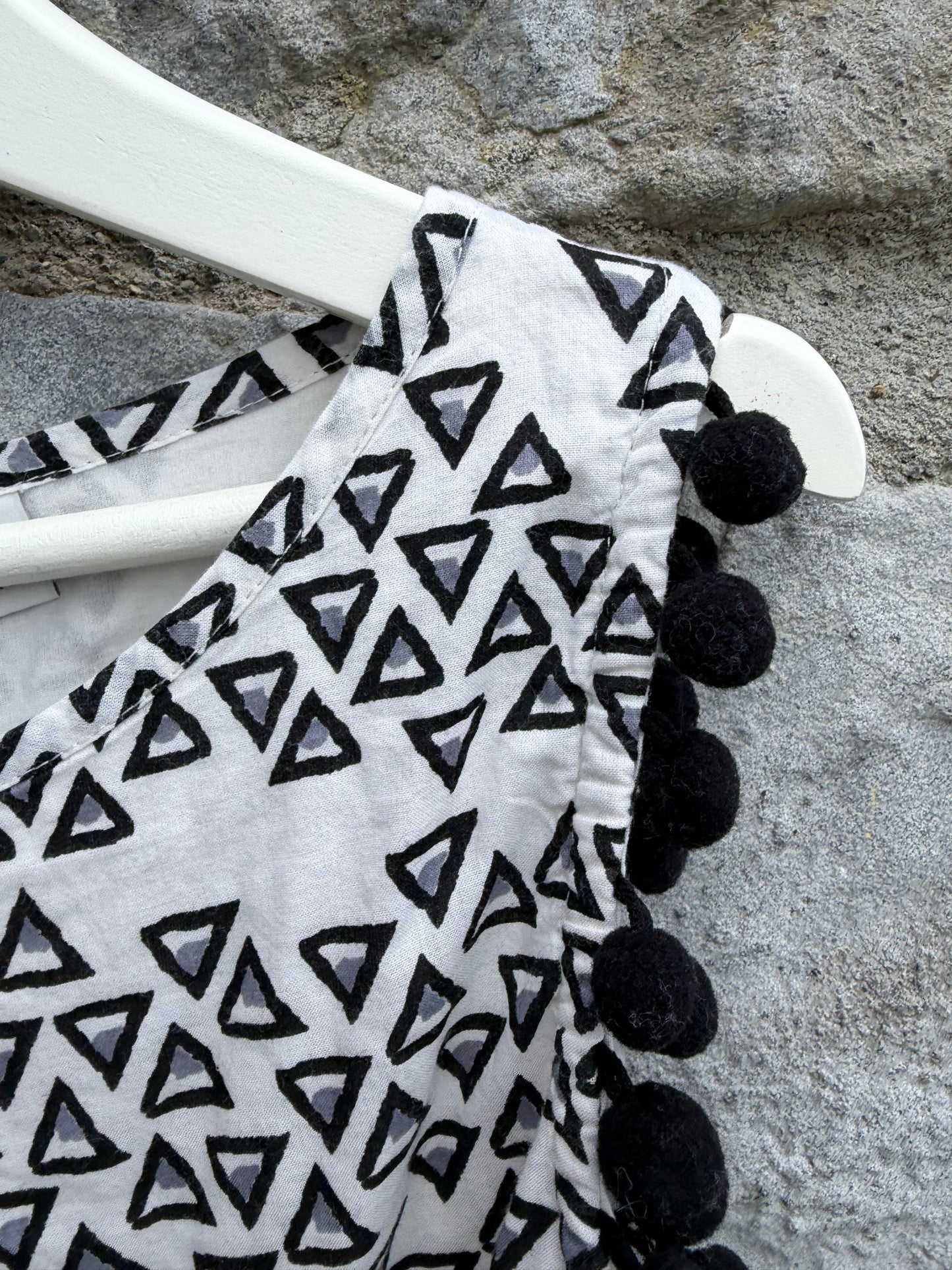 Black&white geometric dress  8y (128cm)