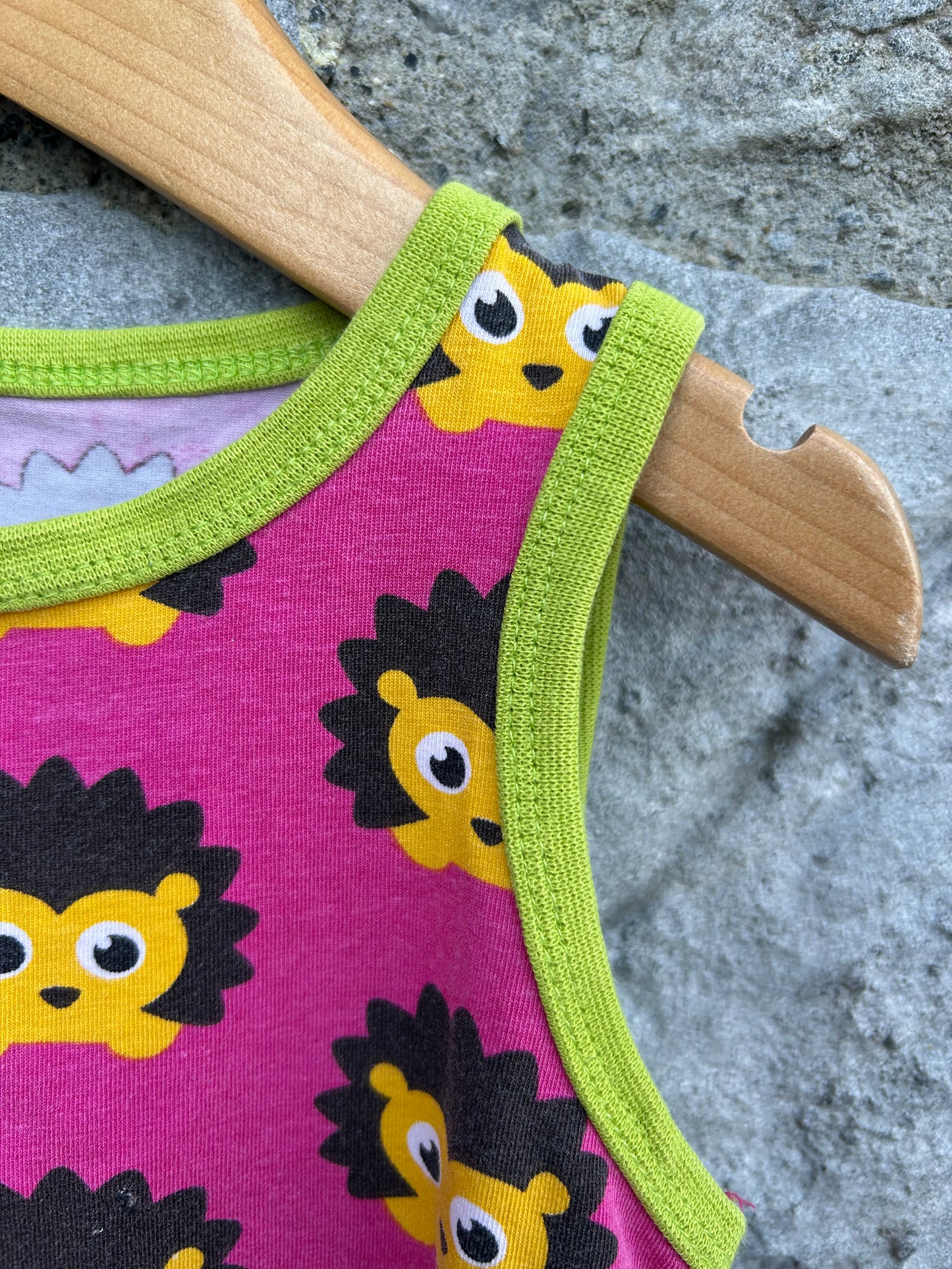 Hedgehog pink tank top   3y (98cm)