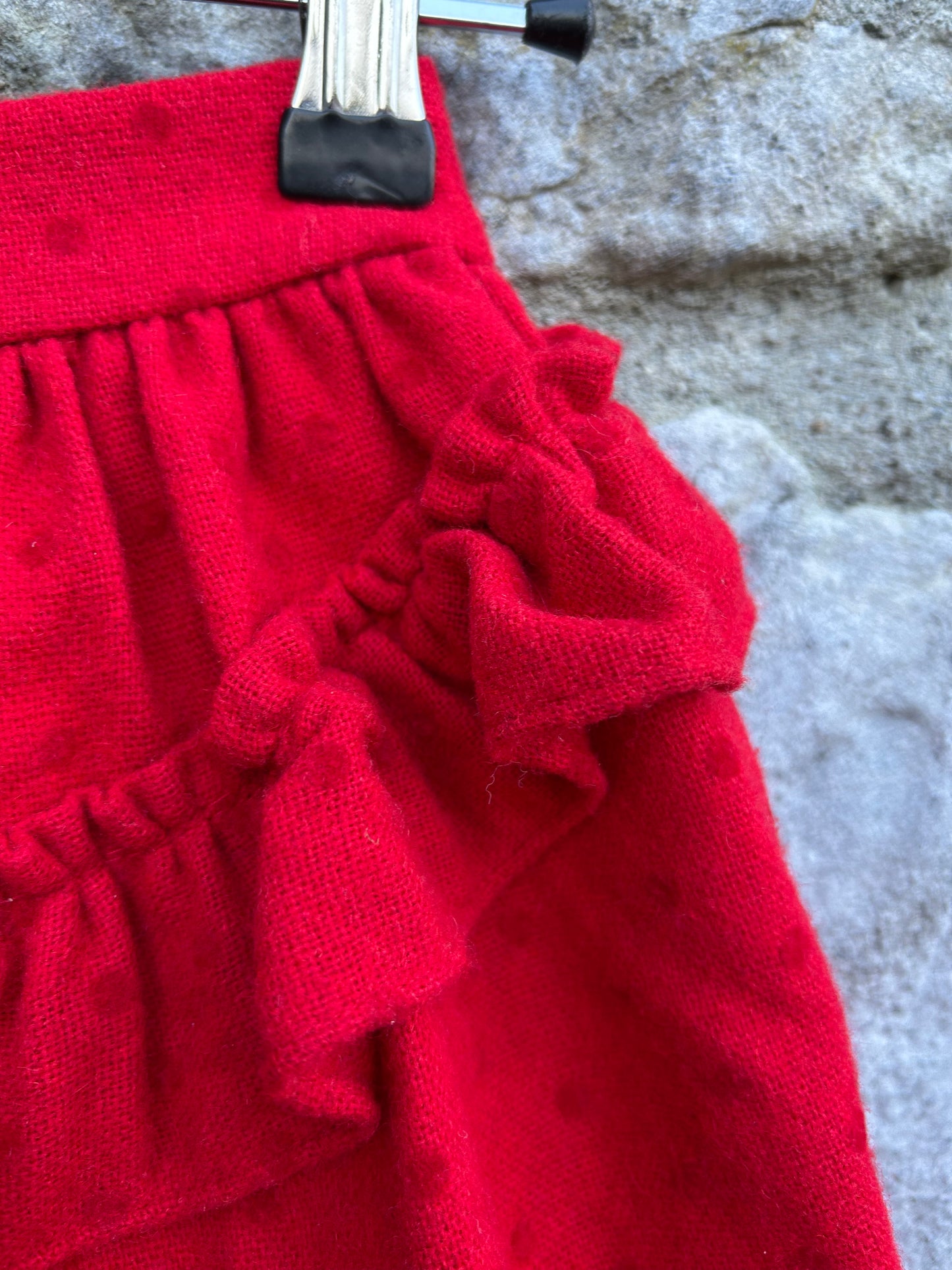 Red ruffled red skirt  4y (104cm)