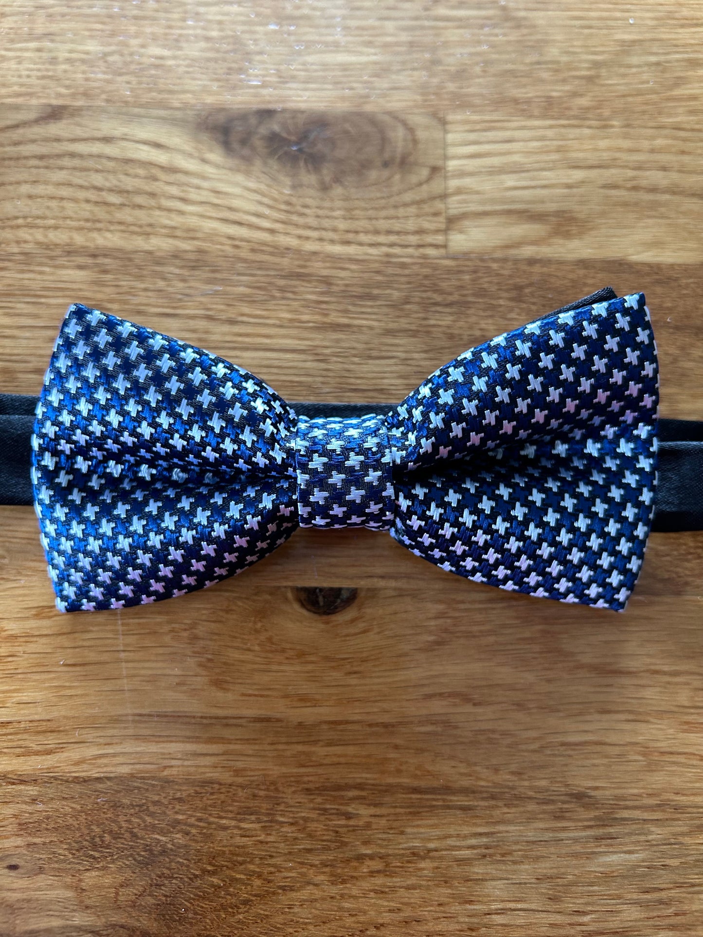 Black&white bow tie