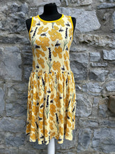 Load image into Gallery viewer, Yellow bees sleeveless dress 13y (158cm)
