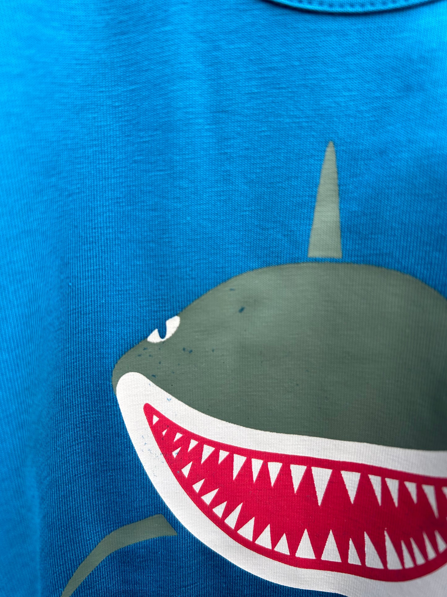 Shark blue top  2-3y (92-98cm)