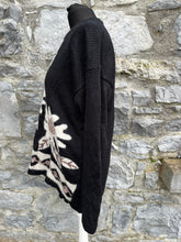 Load image into Gallery viewer, 90s black floral jumper uk 14-16
