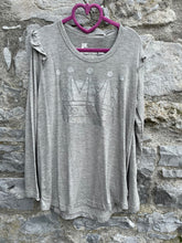 Load image into Gallery viewer, Glitter crown grey top  12y (152cm)
