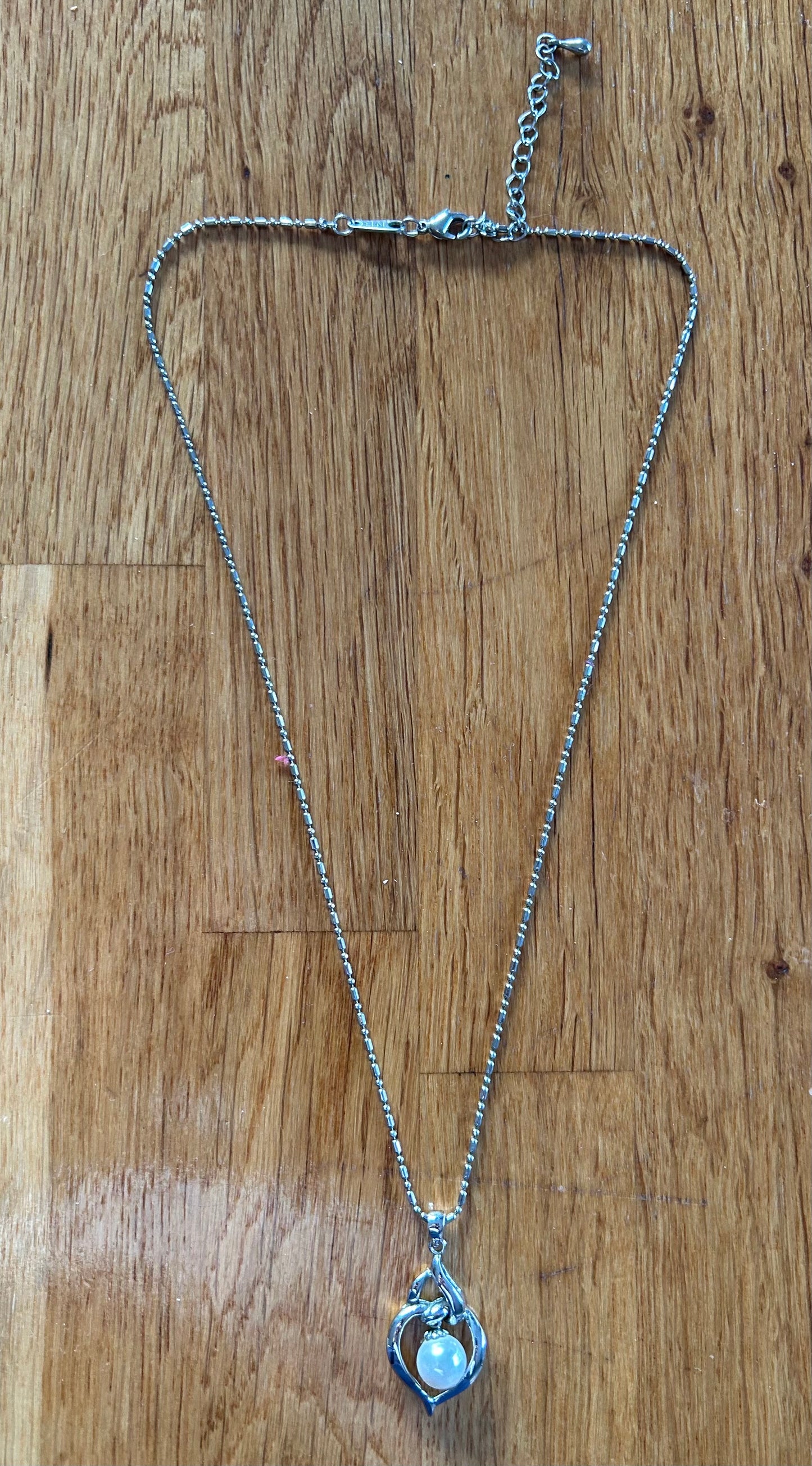 Single pearl necklace