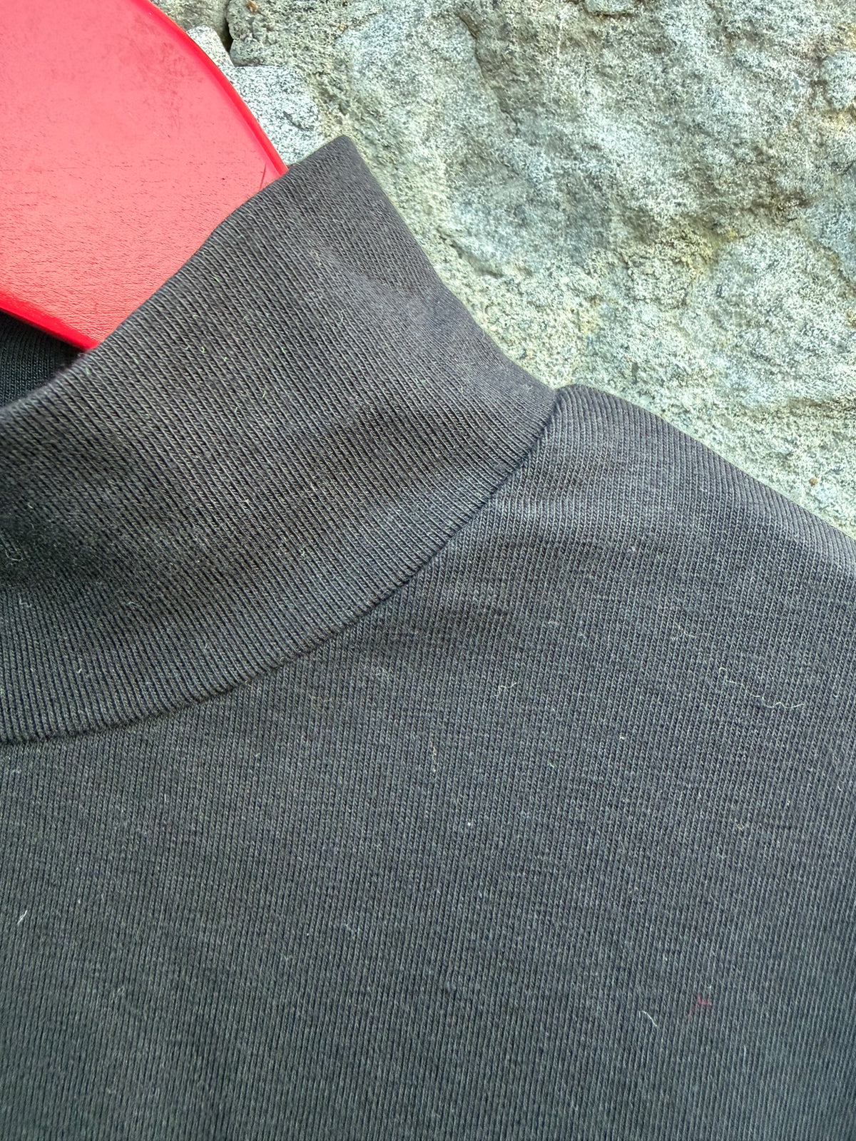 Black high neck top  8-9y (128-134cm)