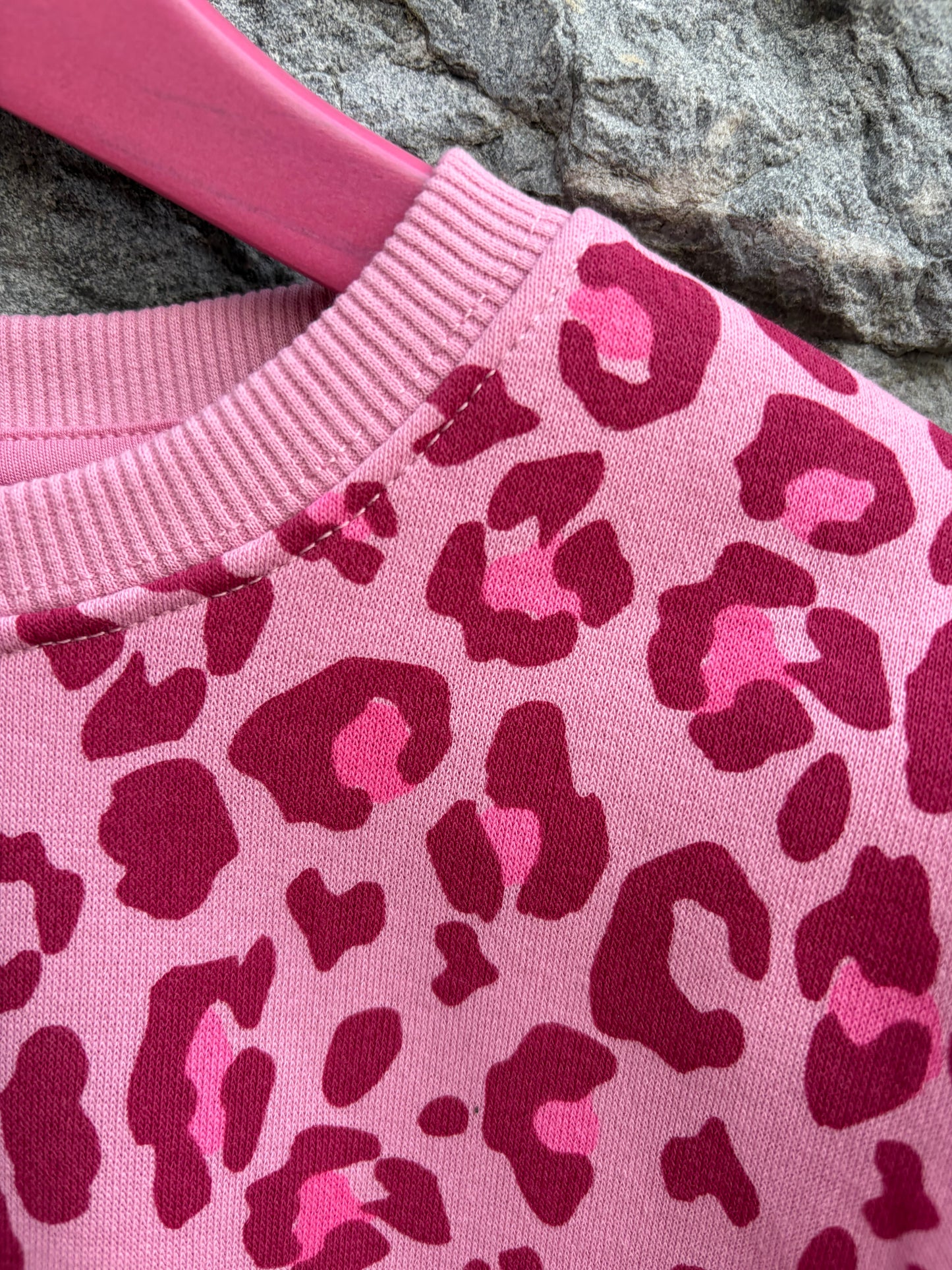 Pink leopard print sweatshirt  6-7y (116-122cm)