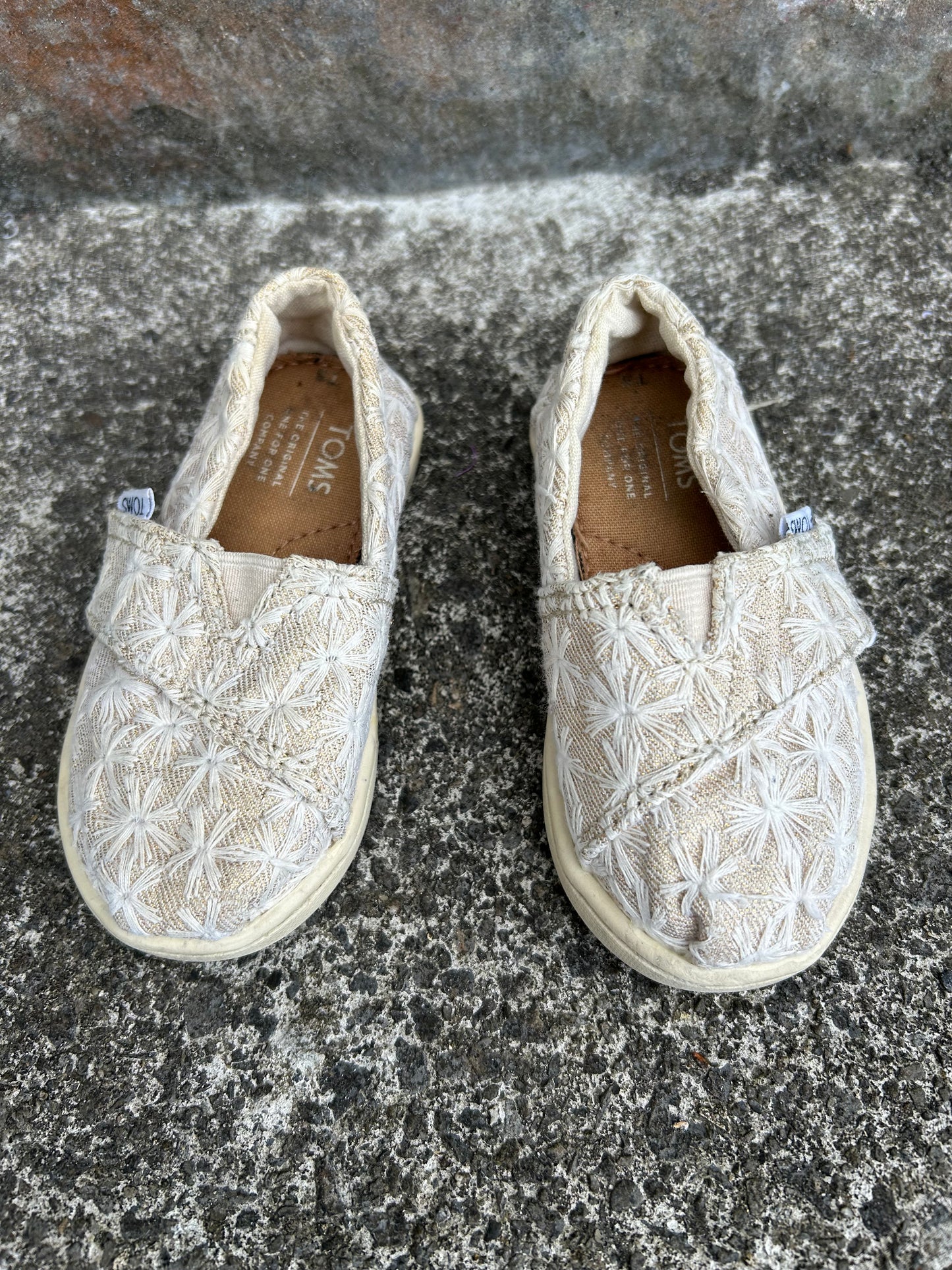 Beige&gold slip on toms   uk 4 (eu 20)