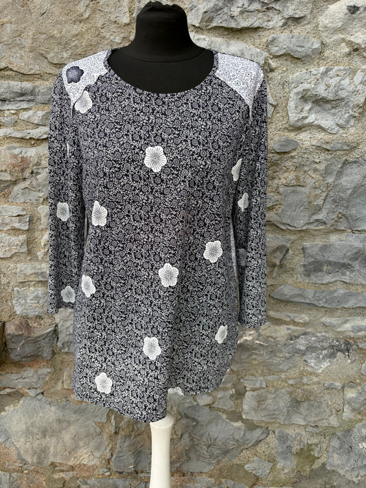 Black&white floral top uk 12
