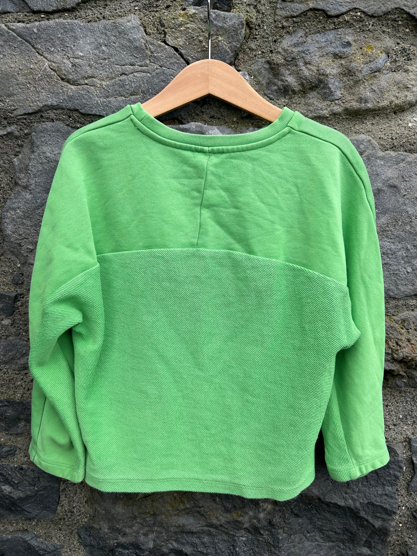 Green sweatshirt   4-5y (104-110cm)