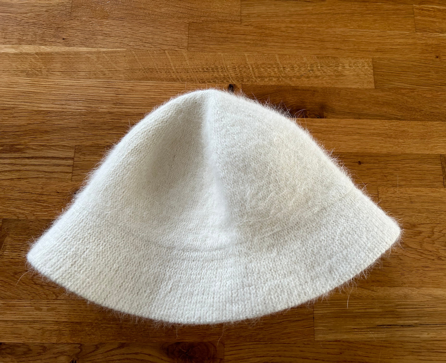 White bell hat