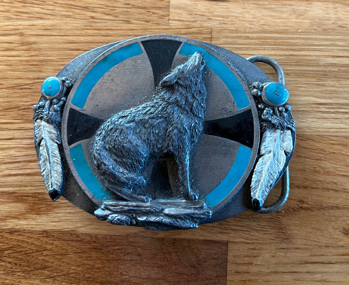 Wolf buckle belt