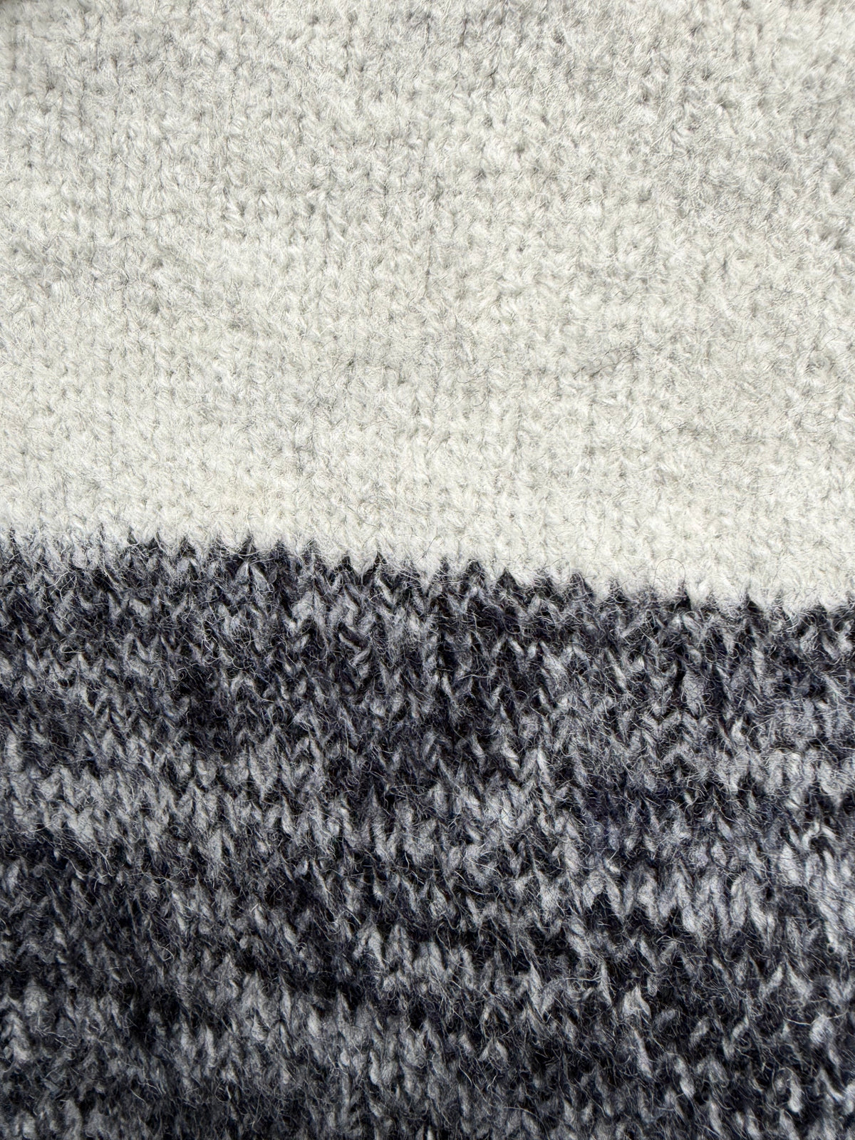 Grey&black&white jumper  5-6y (110-116cm)