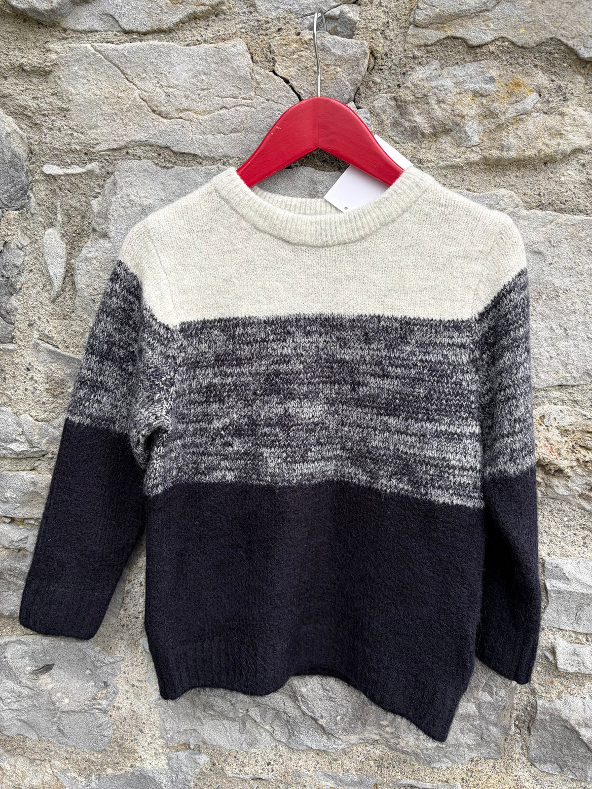 Grey&black&white jumper  5-6y (110-116cm)