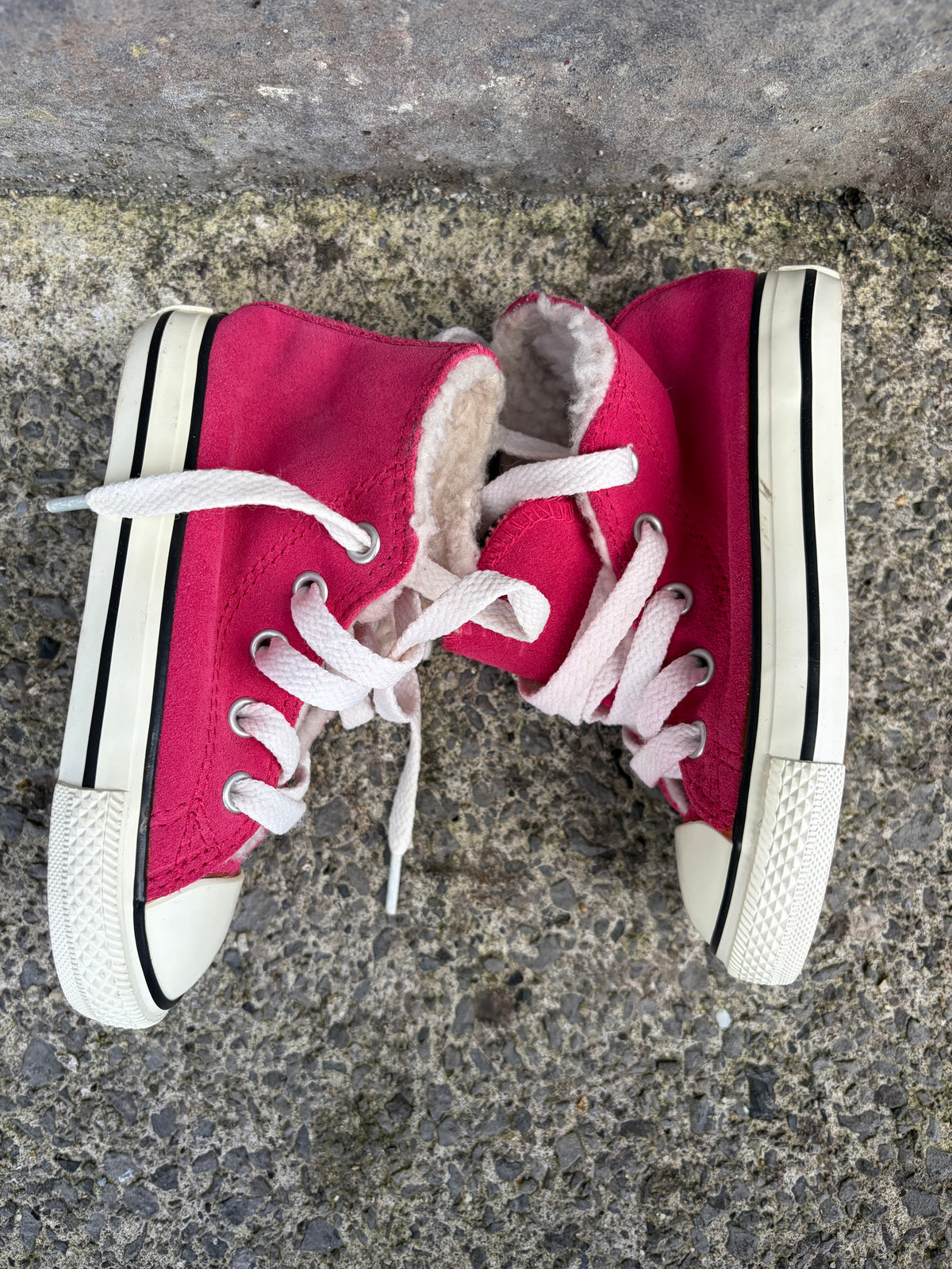 Pink furry lined converse  uk 7 (eu 23)